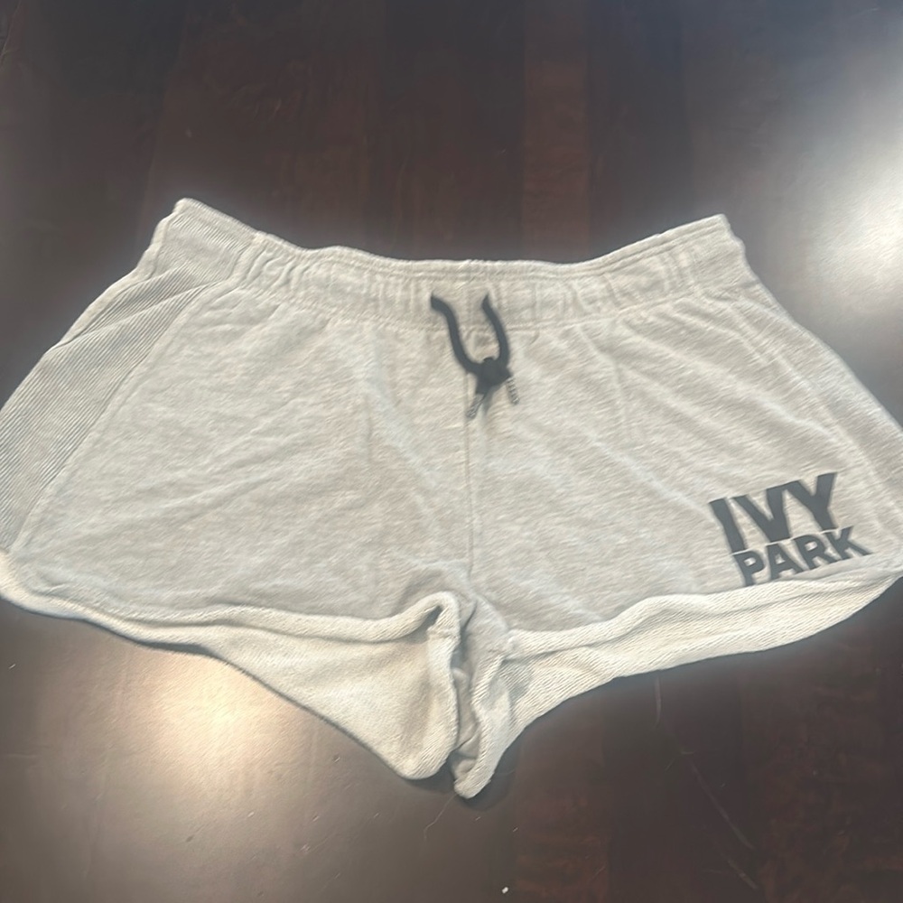 EUC Ivy Park athletic shorts size Large